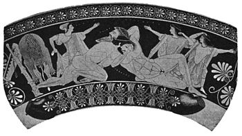Héraclès combattant le géant Antée, détail d'un cratère attique. Deux personnages puissants s'affrontent au corps à corps. Derrière eux, des femmes semblent les encourager. Tout autour, le vase est décoré de motifs floraux et géométriques.