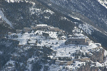 Le fort, en hiver, vu depuis le sommet du Prorel
