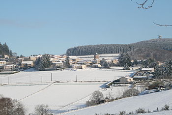 Vue sur le village en hiver