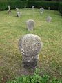 Lacommande (Pyr-Atl, Fr) stèle avec un coin du cimetière.JPG