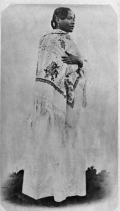 « Loholoka : femme betsimisaraka, 1901 »
