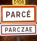 Panneau routier à l'entrée de Parcé à l'orthographe gallo arbitraire